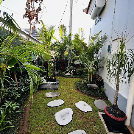 Cecillia Guesthouse Canggu Exterior photo